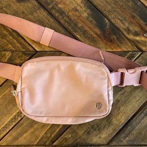Lululemon belt bag XL band